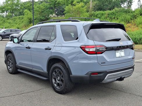 Used 2025 Honda Pilot TrailSport image 4