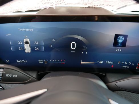 Used 2025 Buick Enclave Preferred image 21