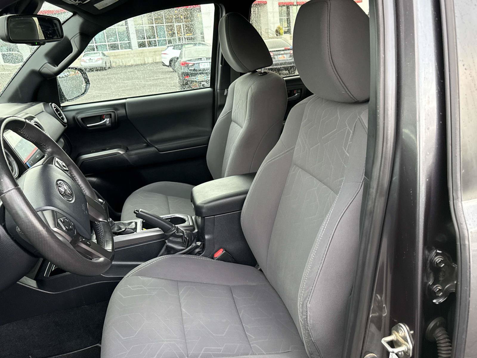 Used 2019 Toyota Tacoma TRD Off-Road w/ Technology Package AWD/4WD image 12