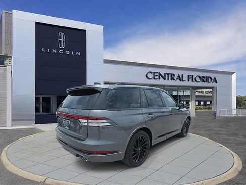 Used 2025 Lincoln Aviator Reserve w/ Luxury Package image 3