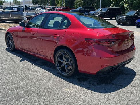 Used 2019 Alfa Romeo Giulia Ti Sport w/ Quick Order Package 22S Sport AWD/4WD image 3