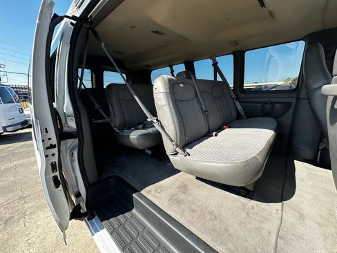 Used 2006 Chevrolet Express 3500 Passenger w/ LT Preferred Equipment Group RWD image 39