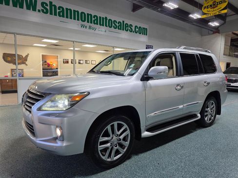 Used 2013 Lexus LX 570 4WD w/ Luxury Pkg w/Pre-crash image 2