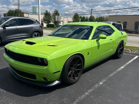 Used 2015 Dodge Challenger R/T Scat Pack w/ Leather Interior Group RWD image 9