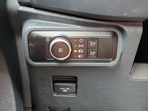 Certified 2025 Ford Bronco Badlands AWD/4WD image 28