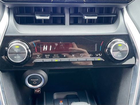 Used 2024 Toyota Venza LE image 16