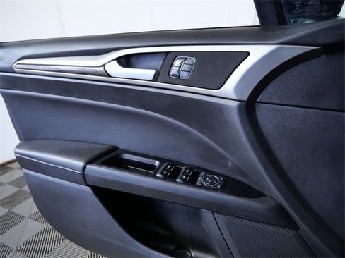 Used 2015 Ford Fusion SE w/ Equipment Group 202A image 25