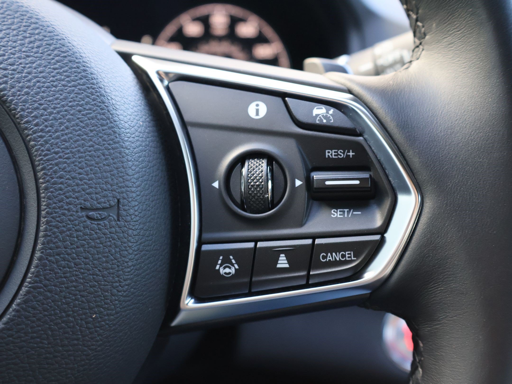 Used 2025 Acura RDX SH-AWD image 19