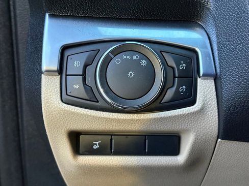 Used 2017 Ford Explorer Limited image 18