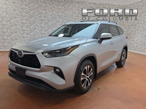 Used 2022 Toyota Highlander XLE image 4
