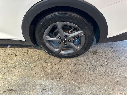 Used 2025 Kia K4 LXS image 29