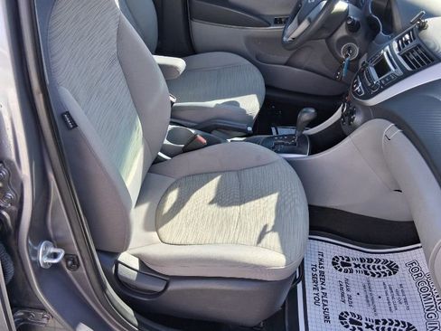 Used 2016 Hyundai Accent SE FWD image 7