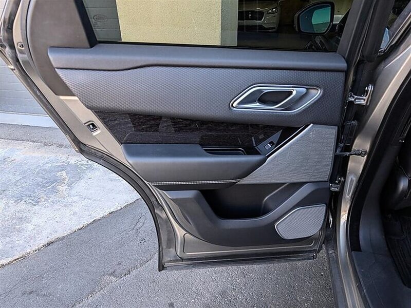 Used 2019 Land Rover Range Rover Velar R-Dynamic SE AWD/4WD image 25