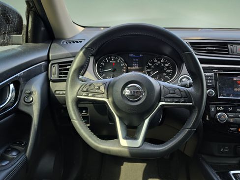 Used 2018 Nissan Rogue SV AWD/4WD image 10