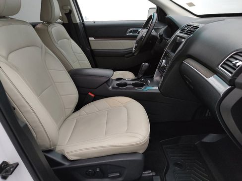 Used 2019 Ford Explorer Limited w/ Limited Luxury Package FWD image 21