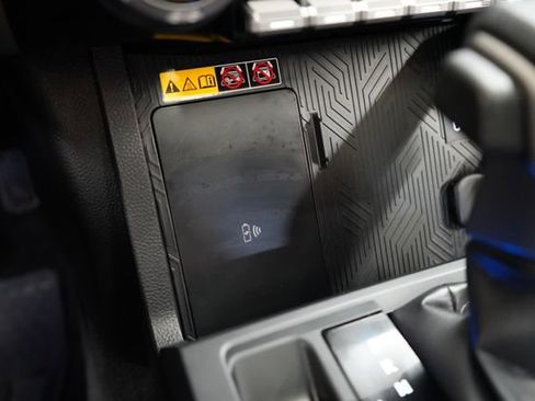 Used 2025 Toyota Tacoma Limited AWD/4WD image 44