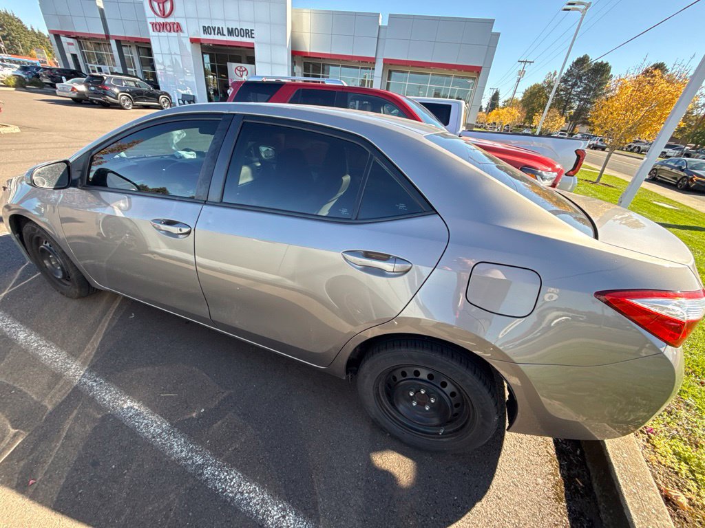 Used 2015 Toyota Corolla LE FWD image 8
