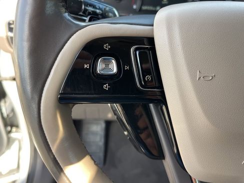 Used 2022 Lincoln Corsair AWD w/ Premium Package image 17