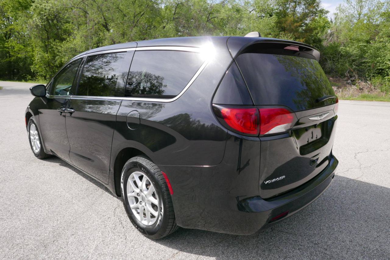 Used 2022 Chrysler Voyager LX FWD image 8