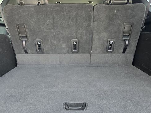 Used 2023 Chevrolet Suburban LT RWD image 37