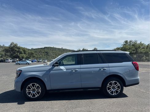 Certified 2025 Ford Expedition Active AWD/4WD image 8