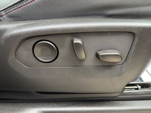 Used 2023 Chevrolet Suburban RST w/ Luxury Package image 15