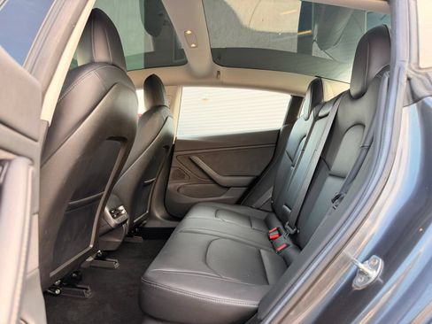 Used 2018 Tesla Model 3 Mid Range RWD image 16