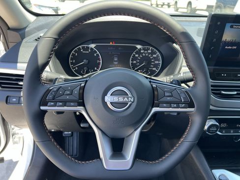 New 2026 Nissan Altima 2.5 SR FWD image 9