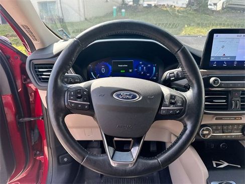 Used 2020 Ford Escape Titanium image 13