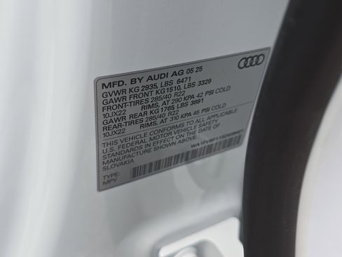 New 2025 Audi Q8 Prestige image 35