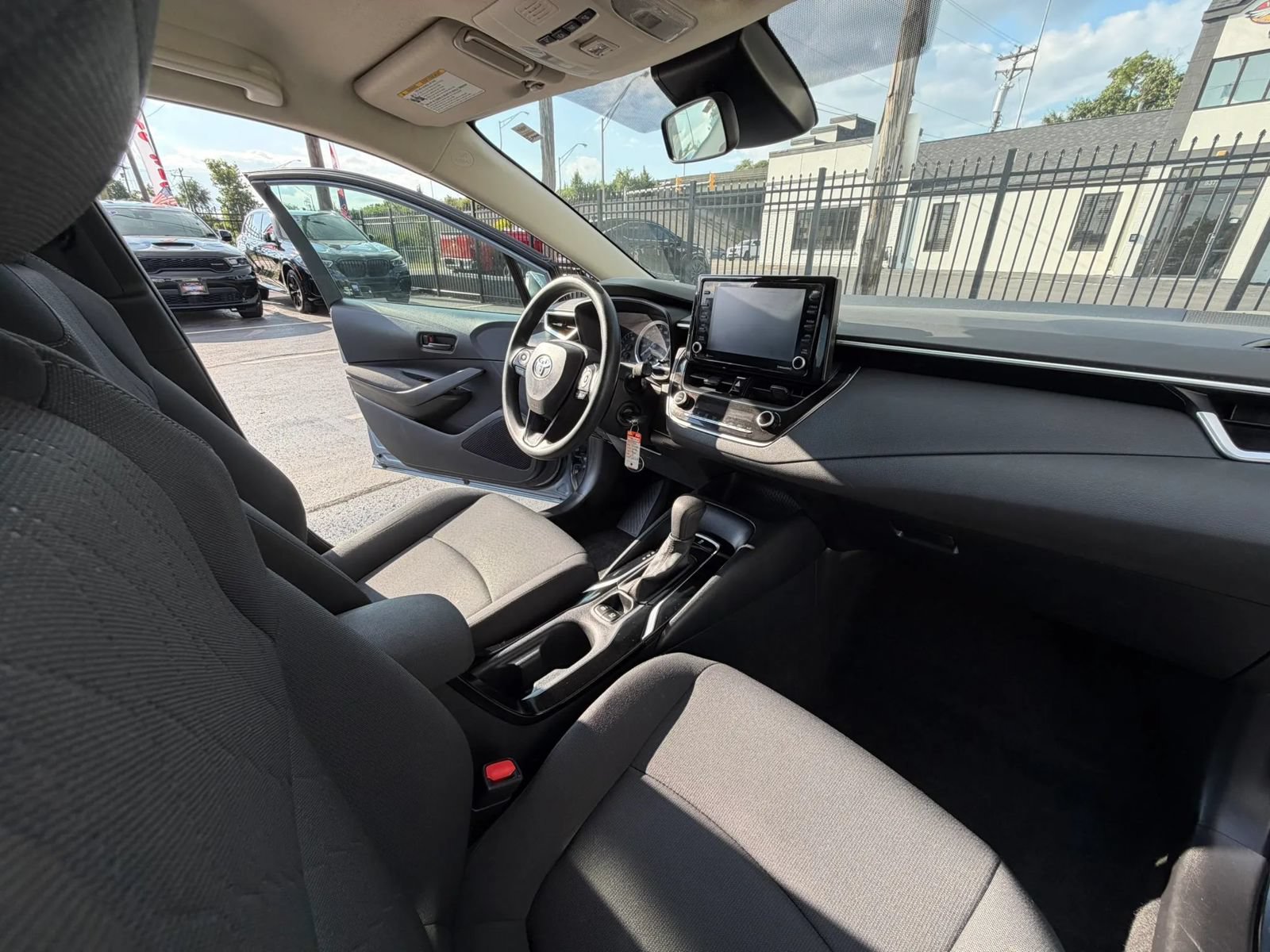 Used 2022 Toyota Corolla LE FWD image 38