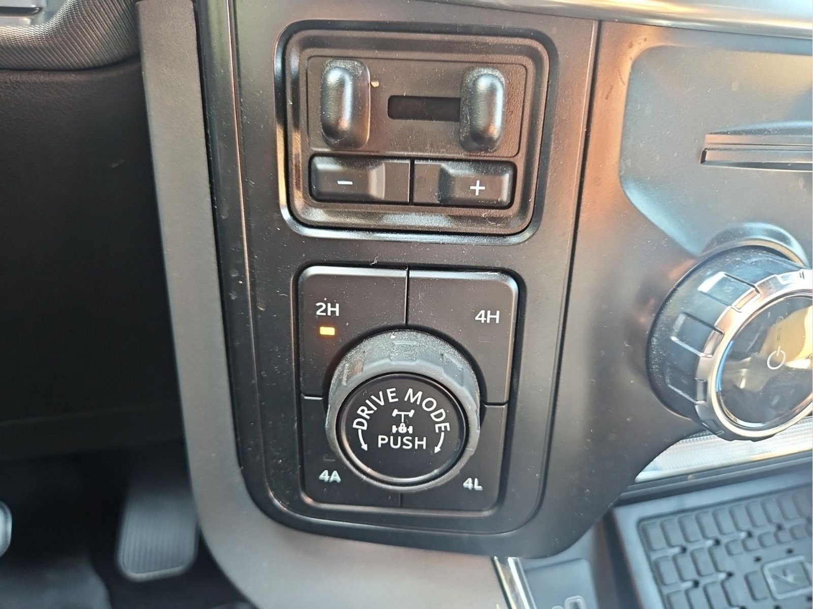 Used 2025 Ford F150 Lariat w/ Equipment Group 502A High AWD/4WD image 19