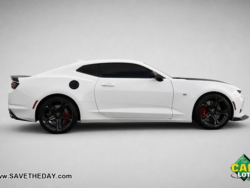 Used 2022 Chevrolet Camaro SS RWD image 9