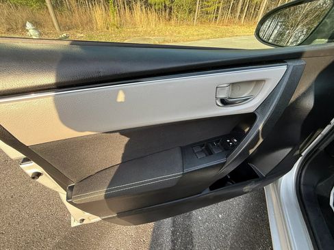 Used 2018 Toyota Corolla LE FWD image 14