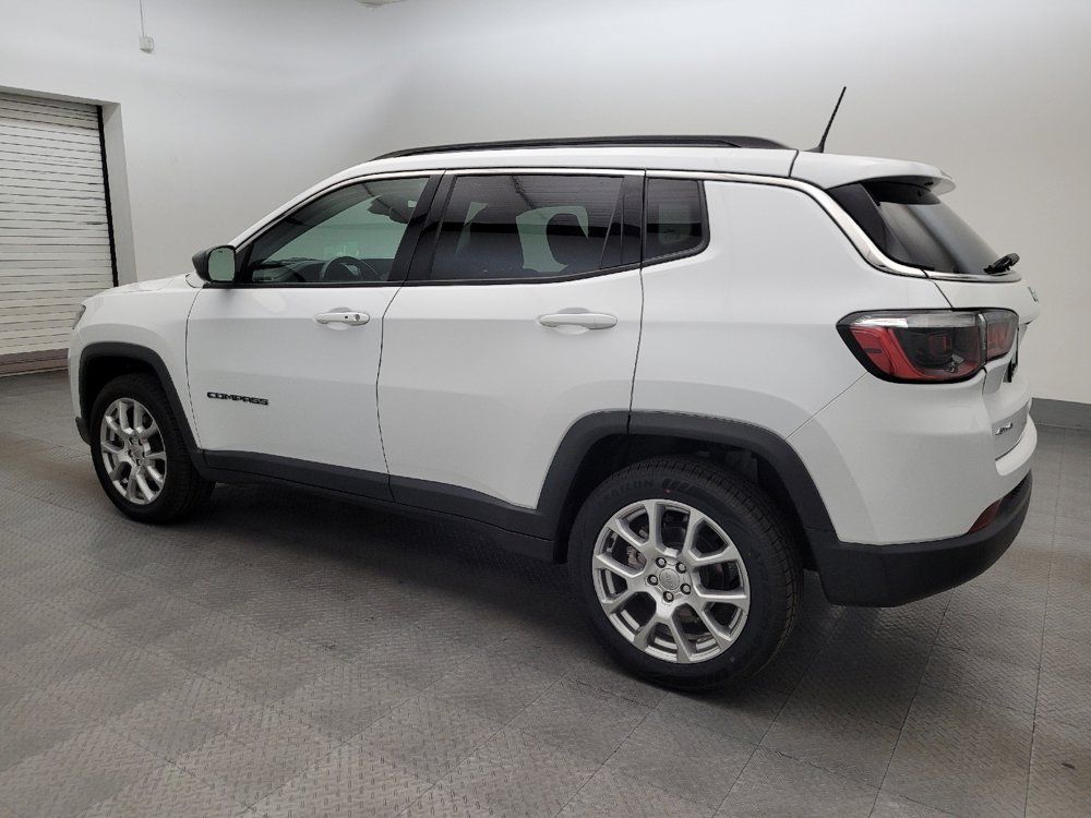 Used 2022 Jeep Compass Latitude w/ Sun and Sound Group AWD/4WD image 3