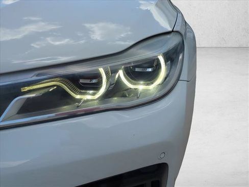 Used 2017 BMW 750i xDrive AWD/4WD image 9