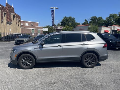 Used 2024 Volkswagen Tiguan SE AWD/4WD image 4