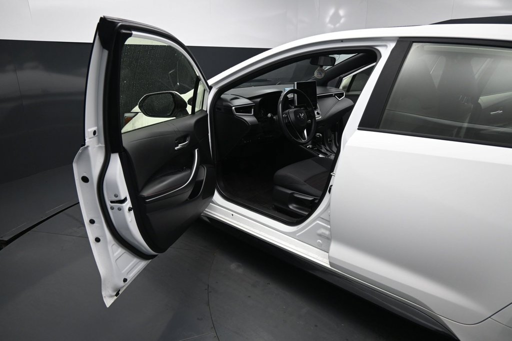 Used 2025 Toyota Corolla SE w/ SE Premium Package FWD image 8