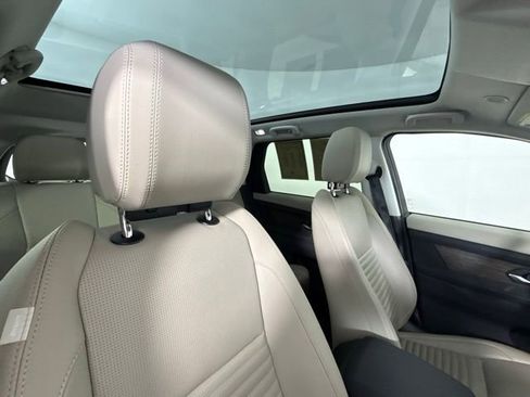 Used 2023 Land Rover Discovery Sport S image 34