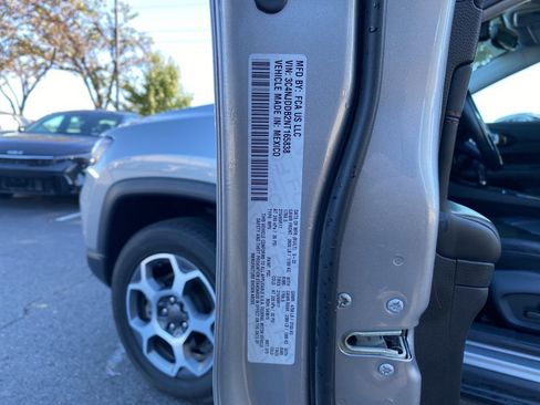 Used 2022 Jeep Compass Trailhawk w/ Trailhawk Convenience Group image 33