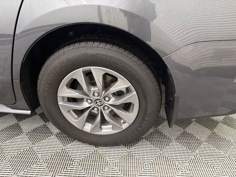 Used 2025 Toyota Sienna LE FWD image 19