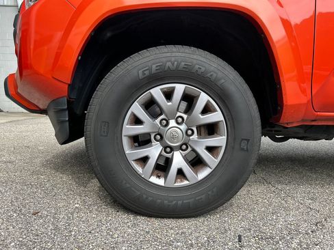 Used 2017 Toyota Tacoma SR5 w/ Tow Package RWD image 7