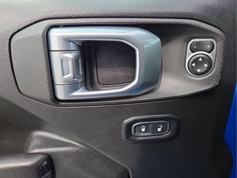 Used 2021 Jeep Gladiator Sport image 13