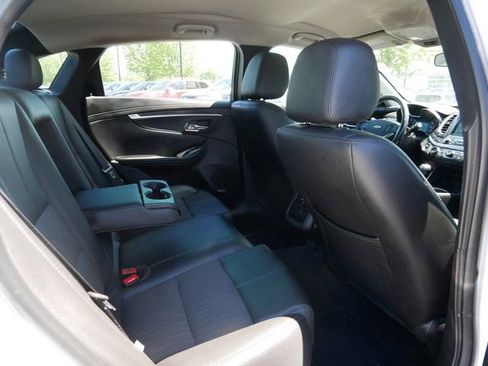 Used 2019 Chevrolet Impala LT FWD image 9
