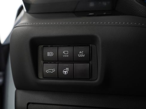 Used 2024 Toyota Highlander Limited AWD/4WD image 29