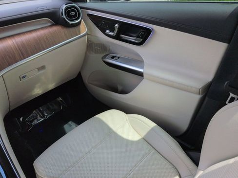 Certified 2024 Mercedes-Benz GLC 300 4MATIC image 17