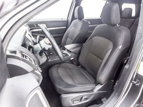 Used 2018 Ford Explorer XLT FWD image 25