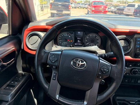 Used 2016 Toyota Tacoma TRD Sport AWD/4WD image 20