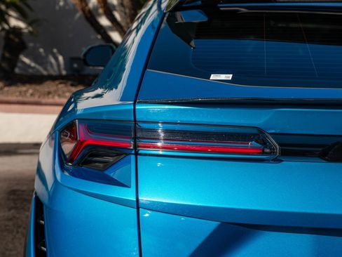 Used 2023 Lamborghini Urus Performante image 11