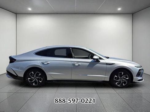 Used 2025 Hyundai Sonata SEL FWD image 6